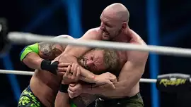 AEW рассматривали альтернативную концовку мейн-ивента Revolution; Коррида на SmackDown в Барселоне