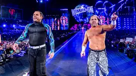 Плейлист: 2 часа впечатляющих выходов на WrestleMania за последнее десятилетие