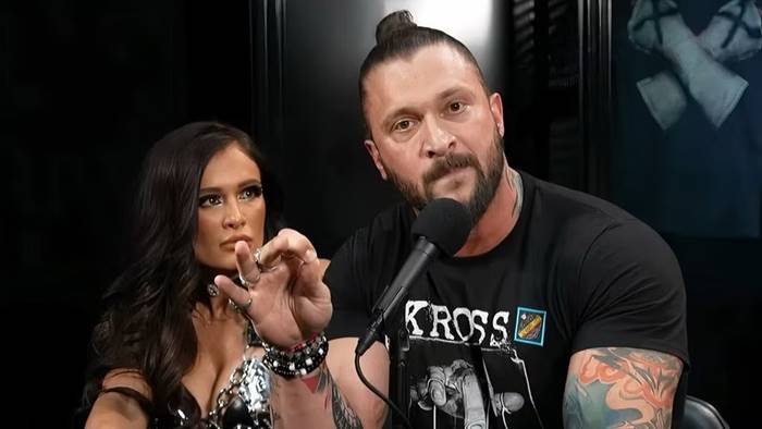 Кэррион Кросс пробился в топ продаж мерча WWE; Экскалибур появился в Гриффинах