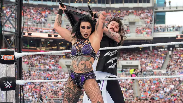ТОП-10 моментов проявления коварства за последний год по версии WWE