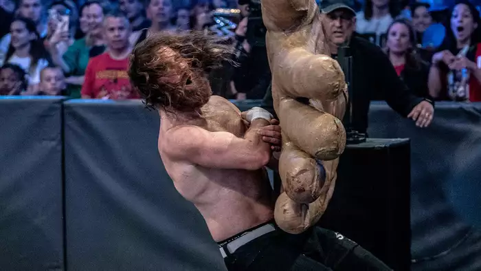 ТОП-10 возмутительных розыгрышей по версии WWE