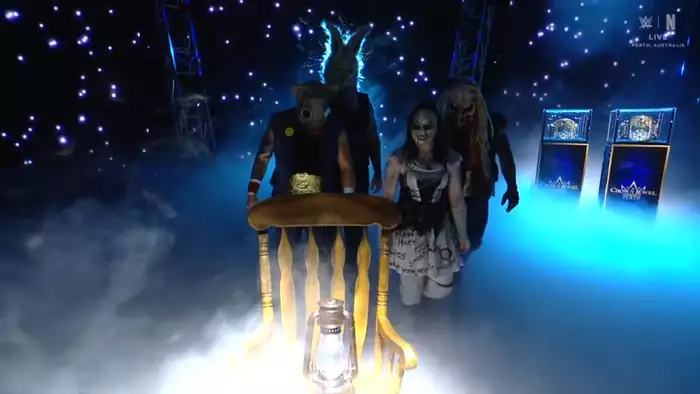 Чем закончился титульный матч Wyatt Sicks и Уличной Наживы на SmackDown перед Crown Jewel?