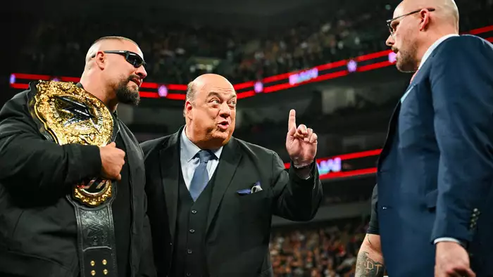 WWE вакантировали мировое чемпионство в тяжёлом весе из-за травмы Сета Роллинса