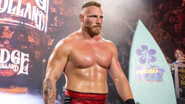 WWE досрочно расторгли контракт с Риджем Холландом из-за критики в соцсетях