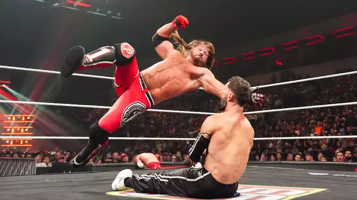 Чем закончился рематч за мировые командные чемпионства на Raw 3 ноября?