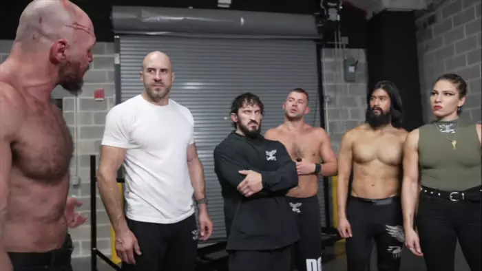 AEW тизерят перемены в Death Riders; Бывший чемпион присутствовал за кулисами Full Gear и другое