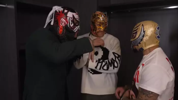 Чем закончился командный мейн-ивент AAA Guerra de Titanes?; Омос вступил в группировку в ААА