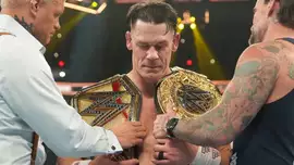 WWE показали Винса МакМэна во время прощания с Джоном Синой;...