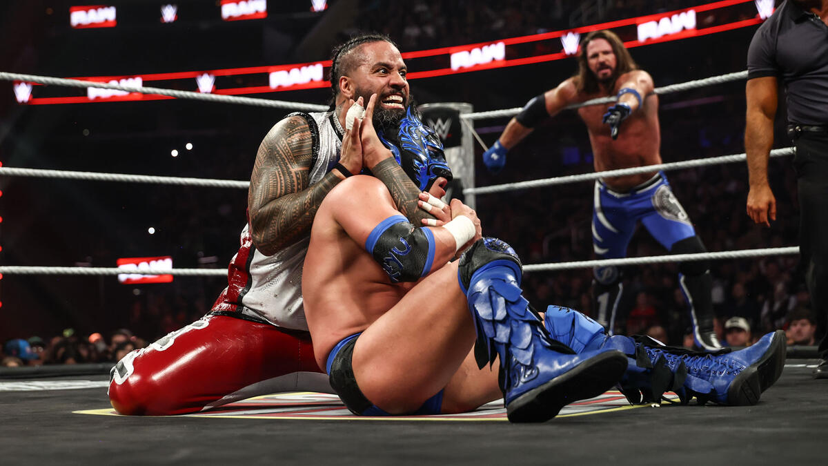 Чем закончился титульный матч ЭйДжей Стайлза и Драгона Ли против Усо на Raw 29 декабря?