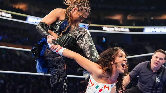 Чем закончился матч Челси Грин и Джулии за чемпионство женщин США на SmackDown 2 января?