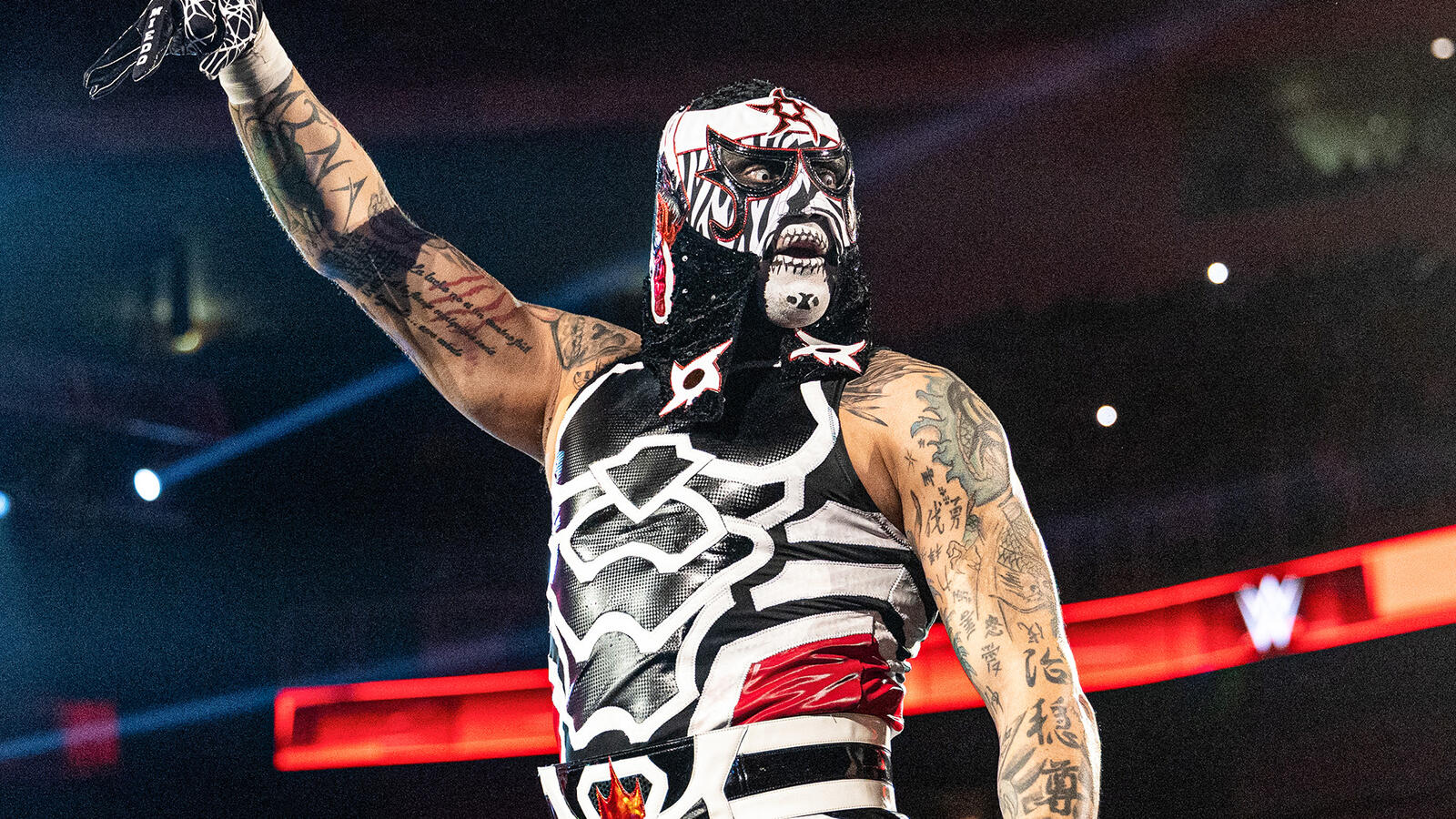 Плейлист: Все победы Пенты за первый год в WWE