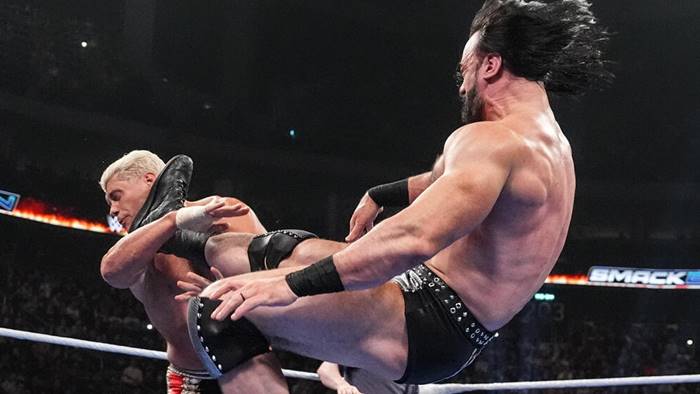 Кто стоял за принятием решения о победителе матча три стадии ада на SmackDown?