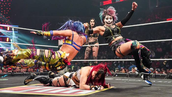 Чем закончился титульный матч Кабуки Уорриорс против Рии Рипли и Ио Скай на Raw 5 января?