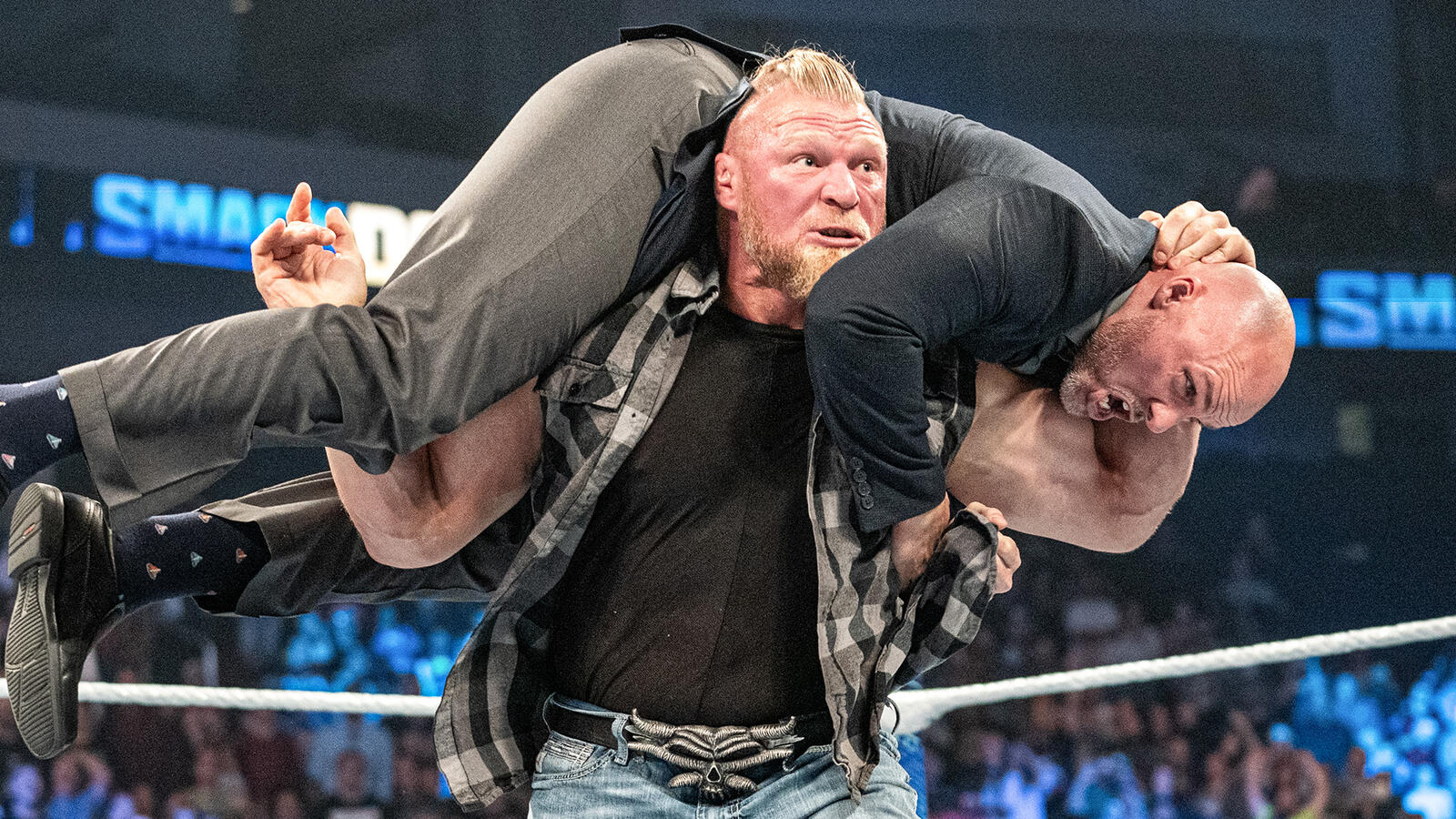 Плейлист: Нападения звёзд на официальных лиц WWE