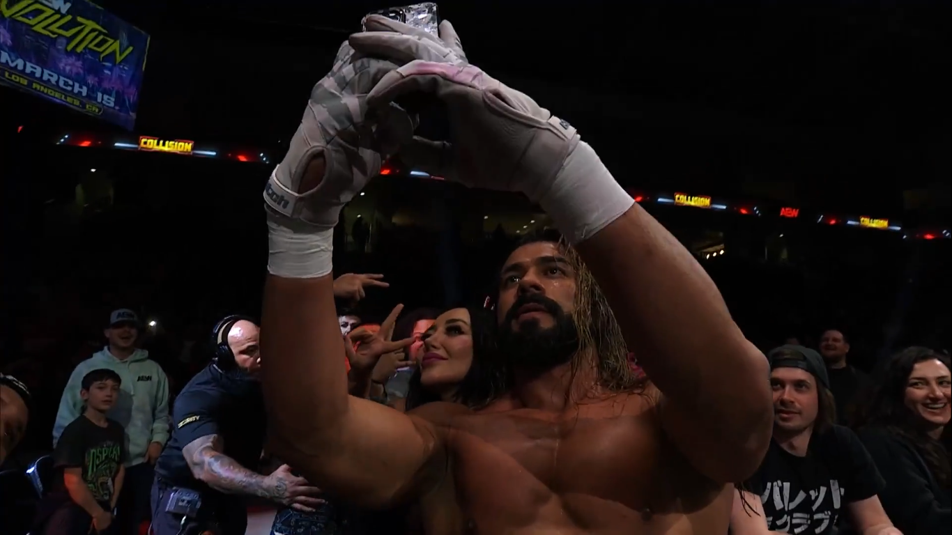 Андраде Эль Идоло на Collision оставил зрительнице свой номер; Бывшая звезда NXT появилась за кулисами AEW и другое