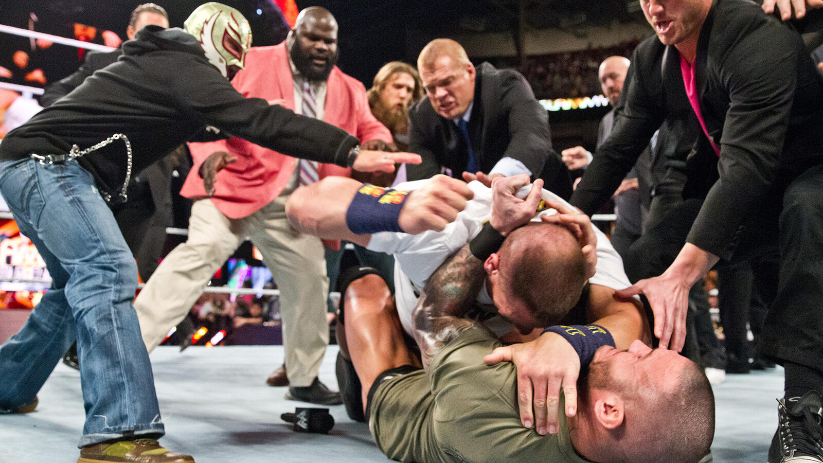 Плейлист: Массовые драки, которые приходилось разнимать