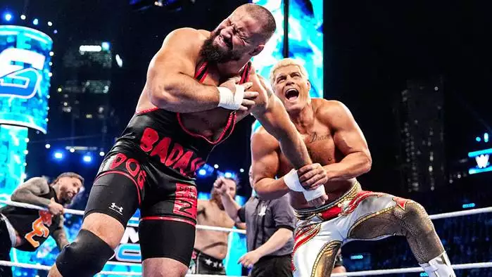 Чем закончился большой командный матч 4 на 4 в мейн-ивенте SmackDown в Саудовской Аравии?