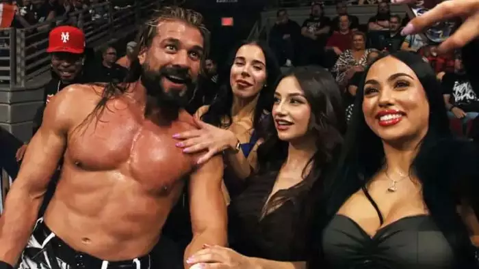 Создательница контента для взрослых высмеяла рестлинг; Рикошет возможном о присоединении Саманты Ирвин к AEW