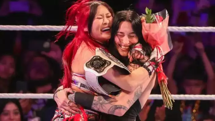 Результаты хаус-шоу: 14.02 (Лаббок, Техас) — Риа Рипли подарила Ио Скай цветы; Дрю Макинтайр и Коди Роудс в мейн-ивенте и другое