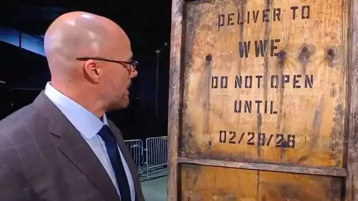 Заметки инсайдеров по фанатской теории о загадочном ящике на Raw