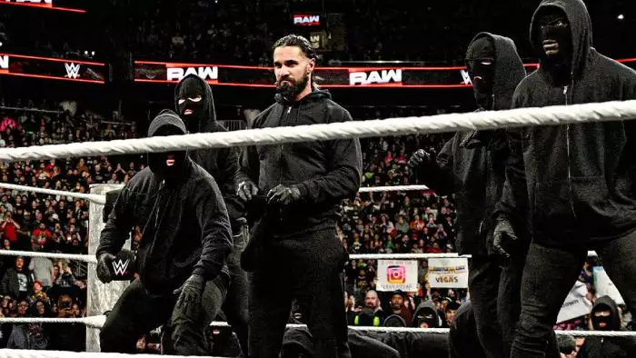 Сет Роллинс на Raw запутал Vision большим количеством людей в масках