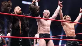 Бывший чемпион вернулся в AEW на Dynamite перед Revolution; ...