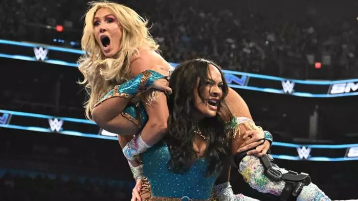 Чем закончилась первая защита женских командных чемпионств Irresistible Forces на SmackDown 13 марта?