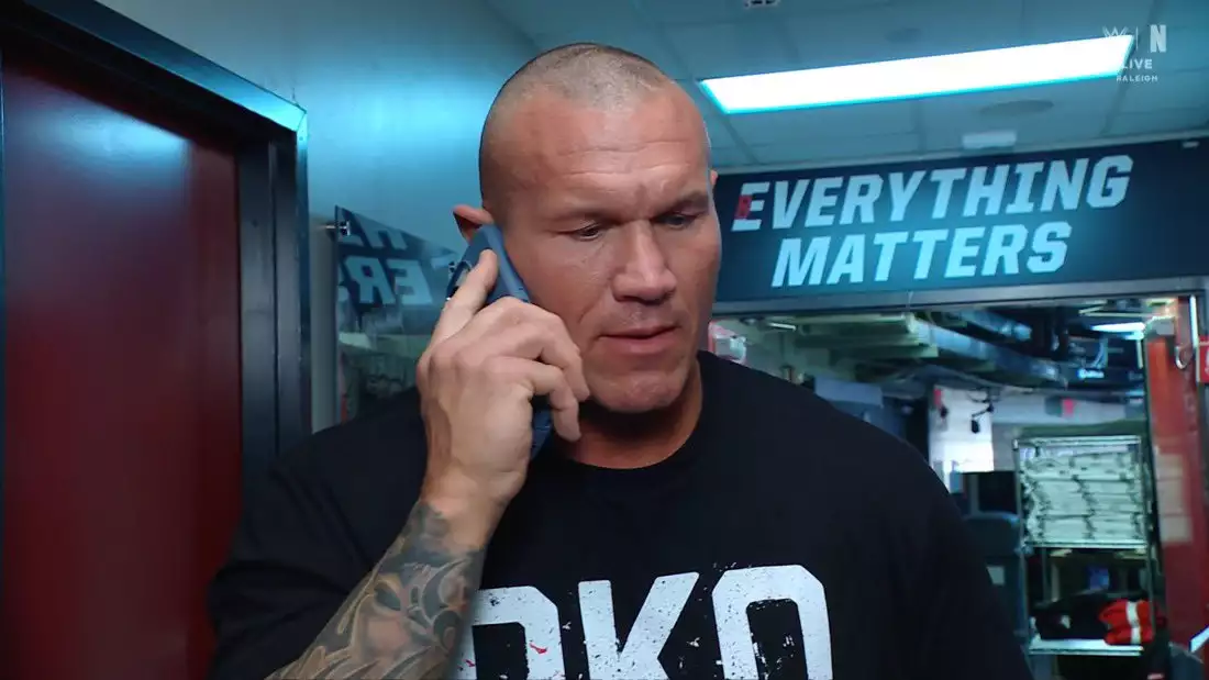 WWE составили список возможных людей, с которыми Рэнди Ортон разговаривал по телефону