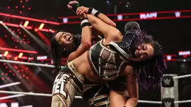 Чем закончилась первая защита Интерконтинентального чемпионс...