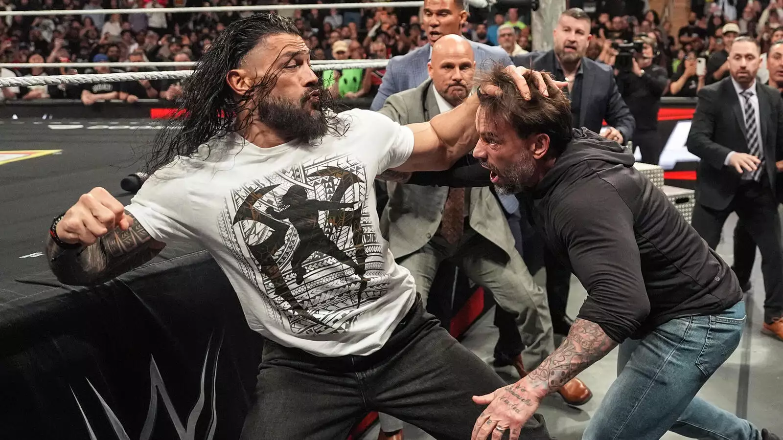 СМ Панк и Роман Рейнс устроили драку на Raw в Madison Square Garden; Данхаузен сделал важное объявление и другое