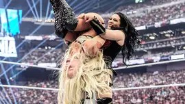 Чем закончился матч Стефани Вакер и Лив Морган за мировое че...