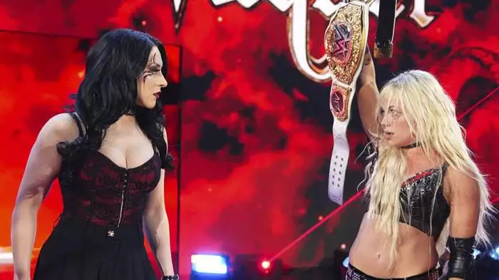 WWE объявили о травме Стефани Вакер; Оба Феми начинает открытые вызовы на Raw; WWE глушили чанты и другое