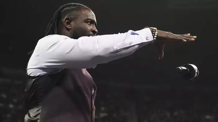 ТОП-10 самых крутых бросков микрофона по версии WWE