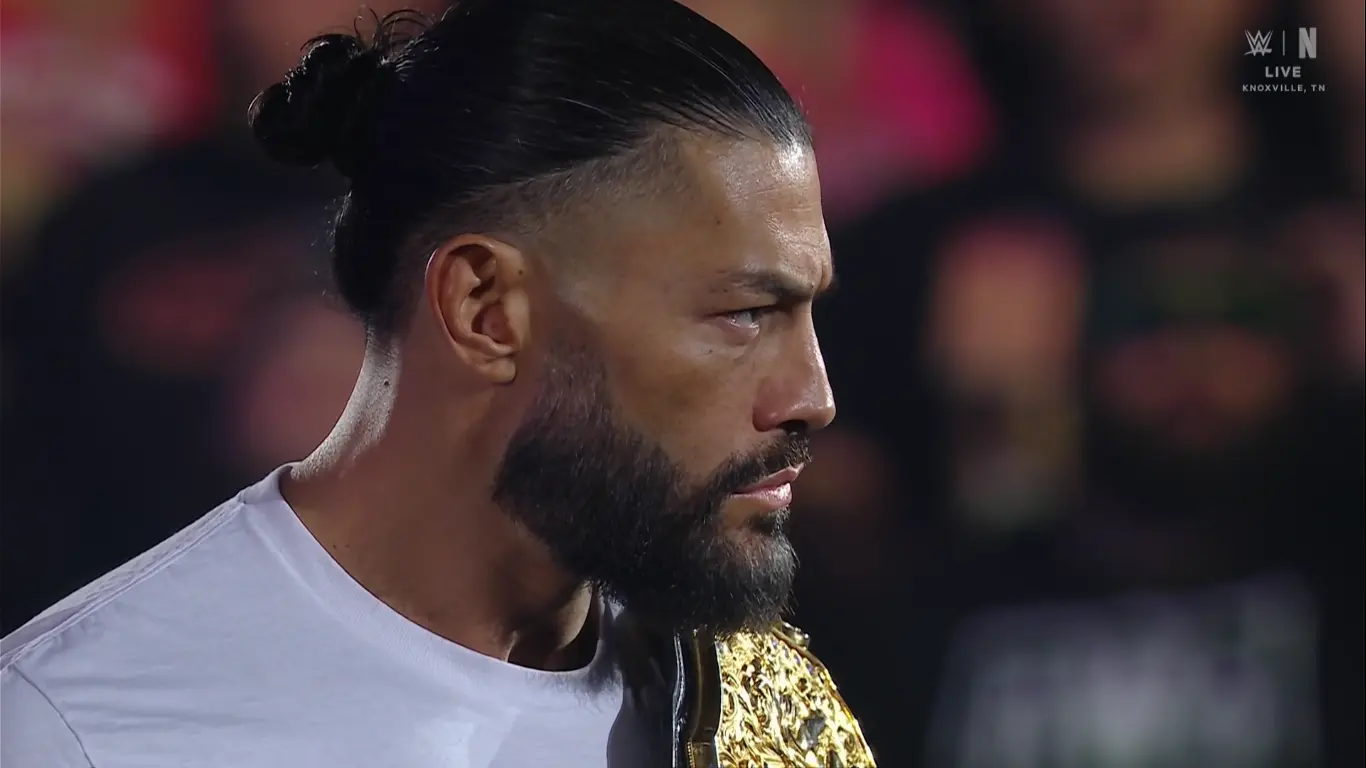 Церемония признания Романа Рейнса состоялась на Raw