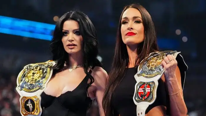 Чем закончились похороны пряничного человечка на SmackDown; Пэйдж получила повреждение и другое