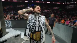 Доминик Мистерио провёл защиту Мега чемпионства ААА на Raw; ...