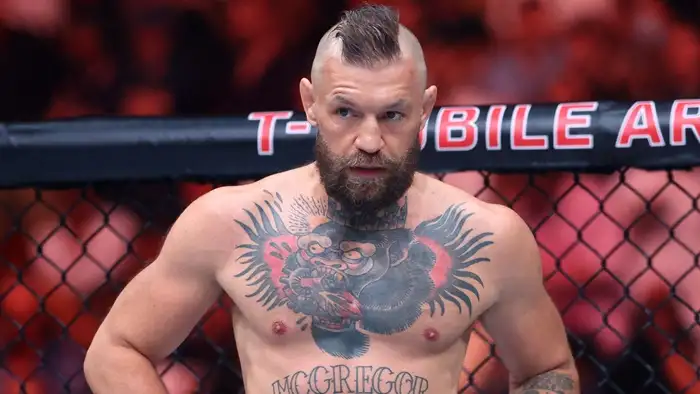 Конор Макгрегор на UFC 329 впервые за 5 лет вернулся к октагон; Бывший рестлер WWE успешно дебютировал в UFC