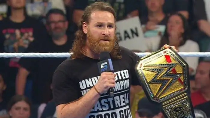 Сэми Зейн проведёт защиту неоспоримого чемпионства WWE на Raw в Чикаго