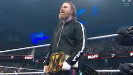 Чем закончилась первая защита неоспоримого чемпионства WWE С...
