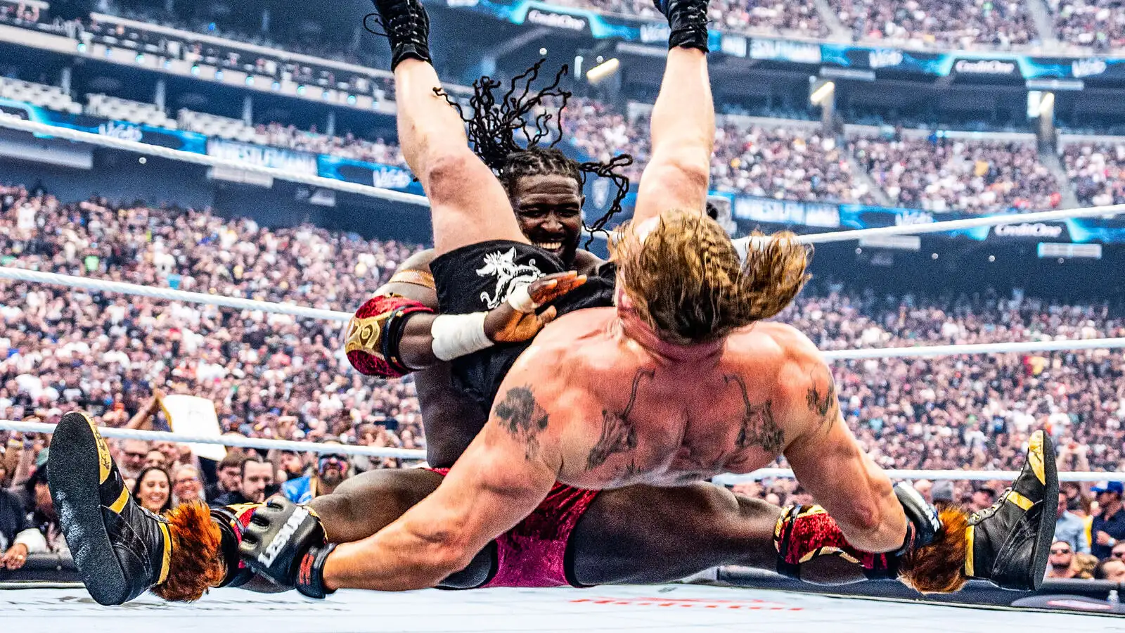 ТОП-10 самых крутых финишёров звёзд новой школы по версии WWE