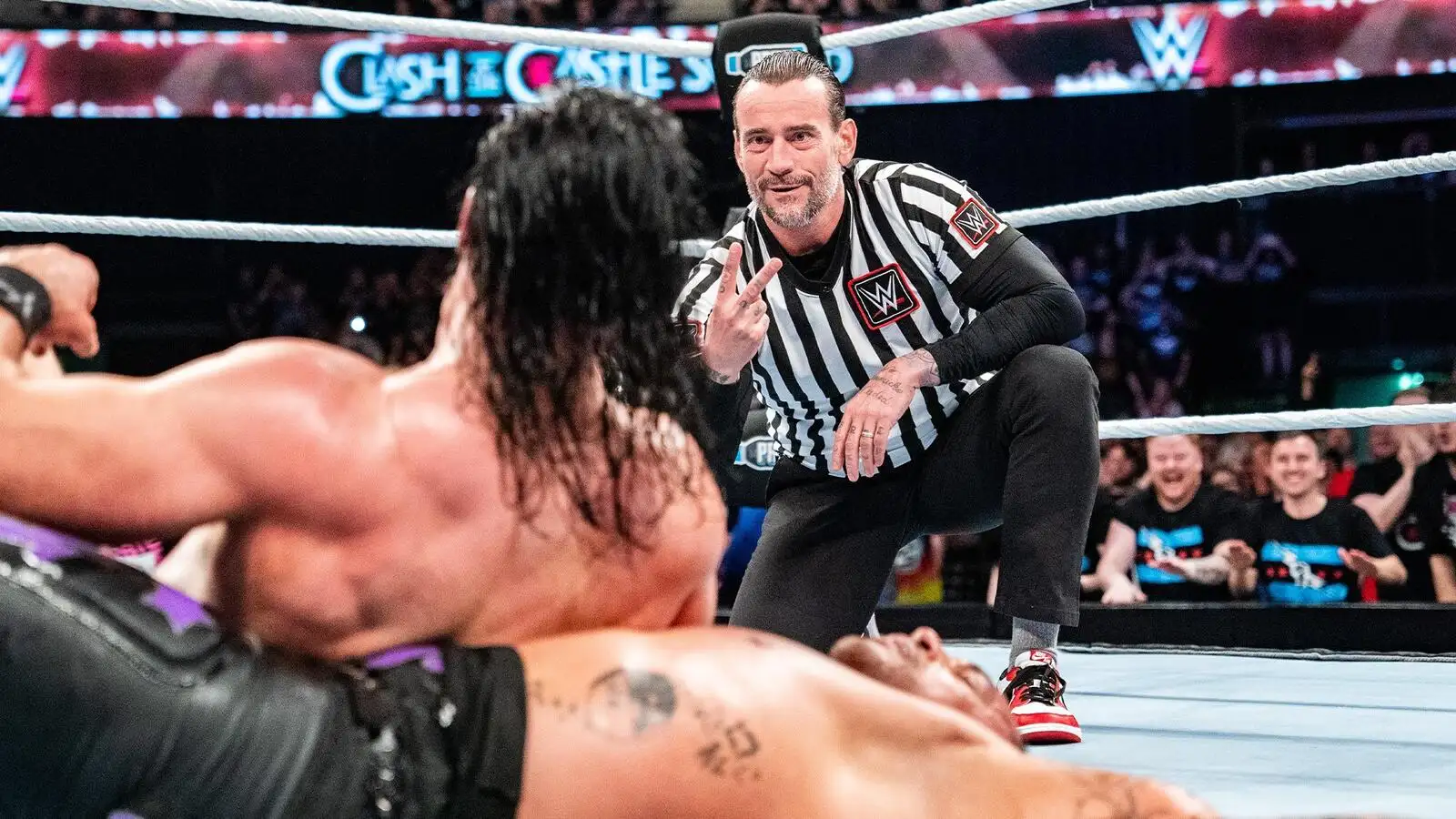 Плейлист: 30 случаев, когда приглашённые рефери подставляли звёзд WWE