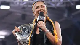 Звезда NXT получила отстранение за драку; Трёхсторонний прет...