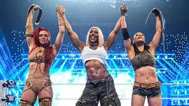 Причины недавней титульной смены на SmackDown; Наколенник Ст...
