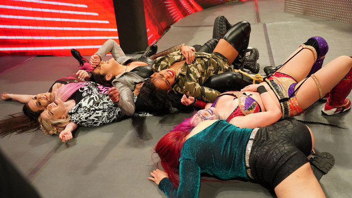 Результаты WWE Monday Night Raw 21.11.2022