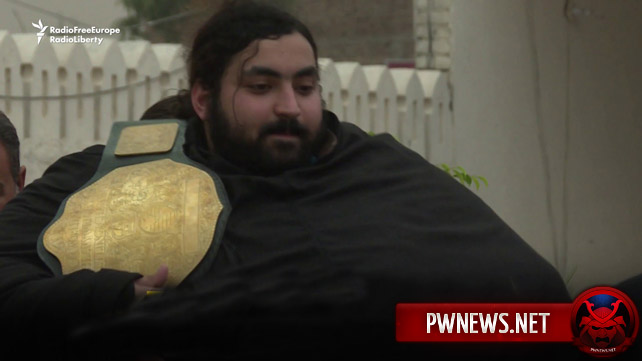 Человек весом в 435 кг хочет присоединиться к WWE
