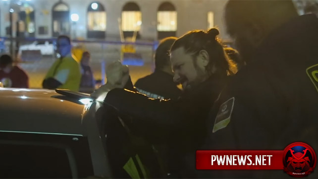 После SmackDown ЭйДжей Стайлз не мог открыть свой автомобиль до прибытия пожарных (видео)