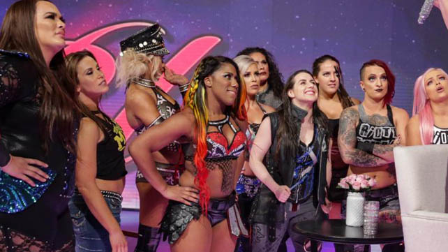 Закулисные слухи о том, кто выиграет женские команды титулы на Elimination Chamber 2019