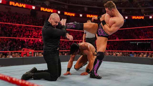 WWE сделали несколько незапланированных изменений перед началом эфира Raw