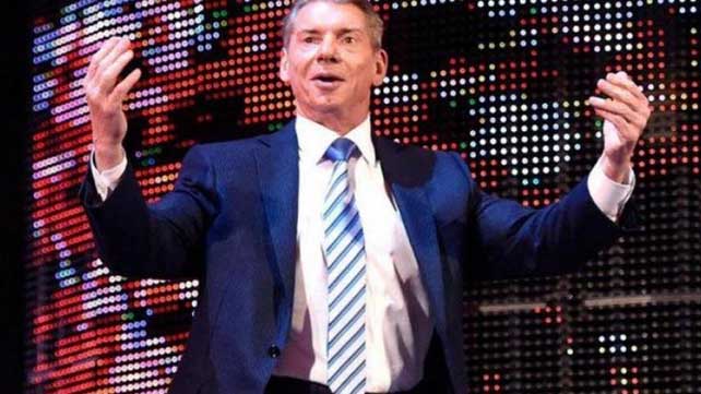 Винс МакМэн руководил эфиром SmackDown в телефонном режиме; Причина отсутствия Билли Кэй и Пэйтон Ройс и другое