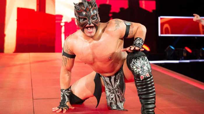 Фанат потерял сознание на Raw; Калисто планирует покинуть WWE и другое